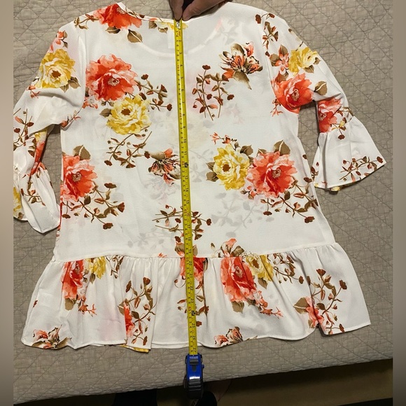 Women’s Floral Boutique Top - Perfect for Fall 🍁 - Picture 7 of 7